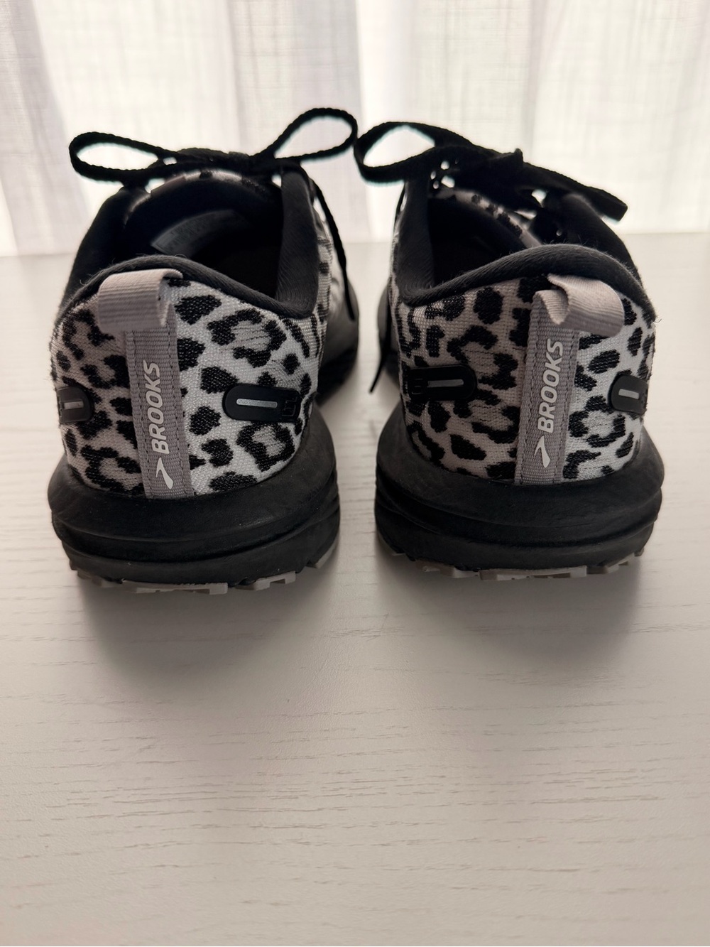 Brooks Revel Leopard Print Running Shoes - Black/White 6.5 - Picture 4 of 5
